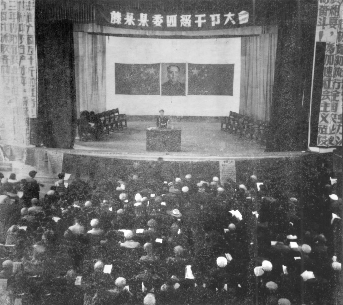 1958年，藤县召开四级干部大会的会场情景。.jpg