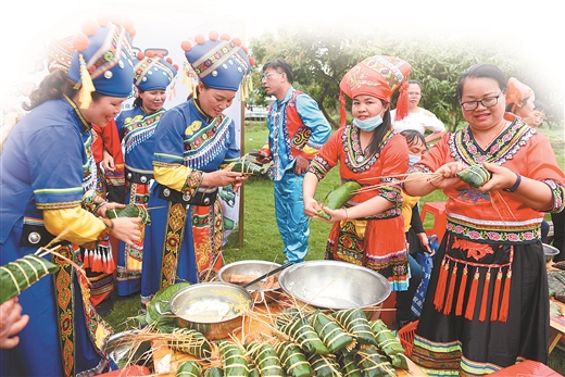 2.4月14日,上林县在巷贤镇山歌文化园举行民俗文化活动。 蓝 洲摄.jpg